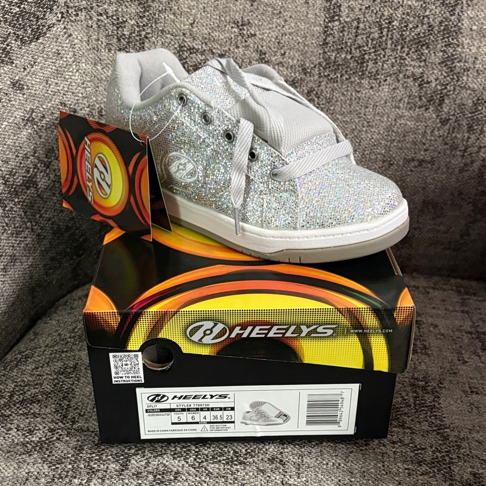 👟Heelys Youth Silver Glitter Sneakers